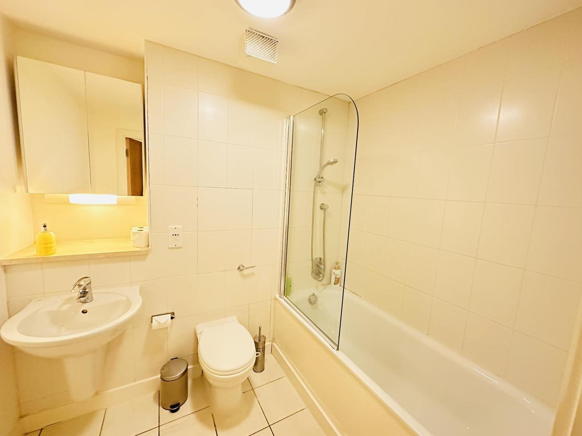 Cosy Modern Tower Bridge Apartment Лондон Стая снимка